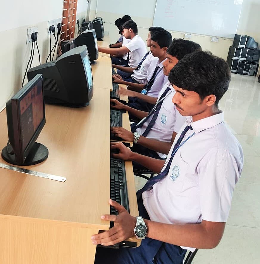 Students working in CS Lab